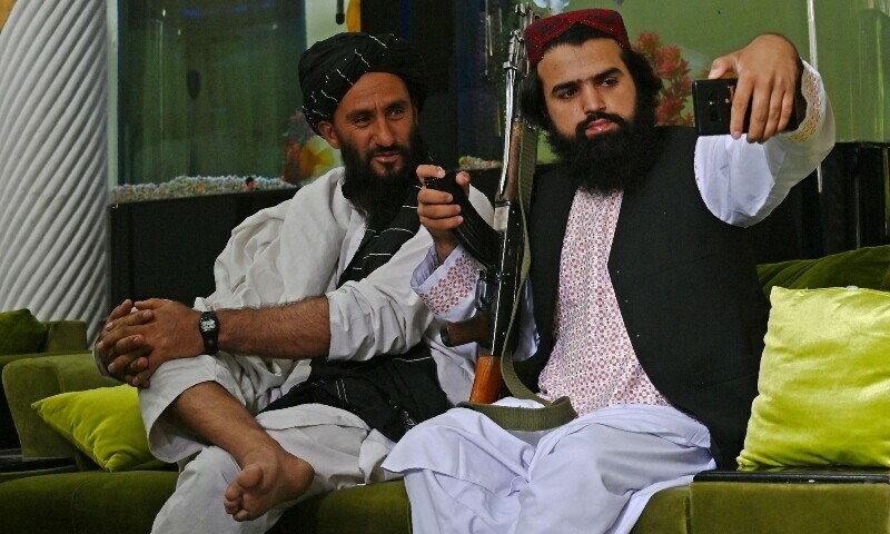 Taliban, Education, Smartphones
