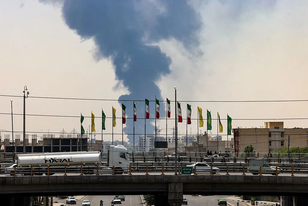 US Weighs Weekend Strike on Iran Amid Rising Tensions: Bloomberg