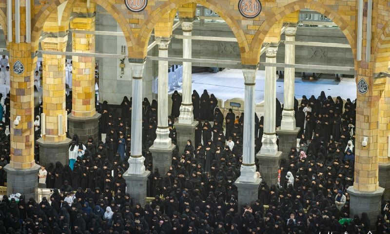 Khullaif, Devotion, Makkah